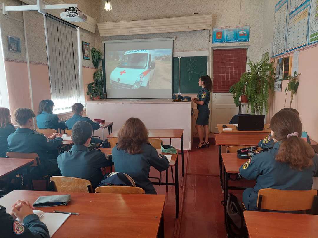 Сотрудники отдела надзорной деятельности провели урок для кадетов на тему пожарной  безопасности | Правительство Республики Крым | Официальный портал